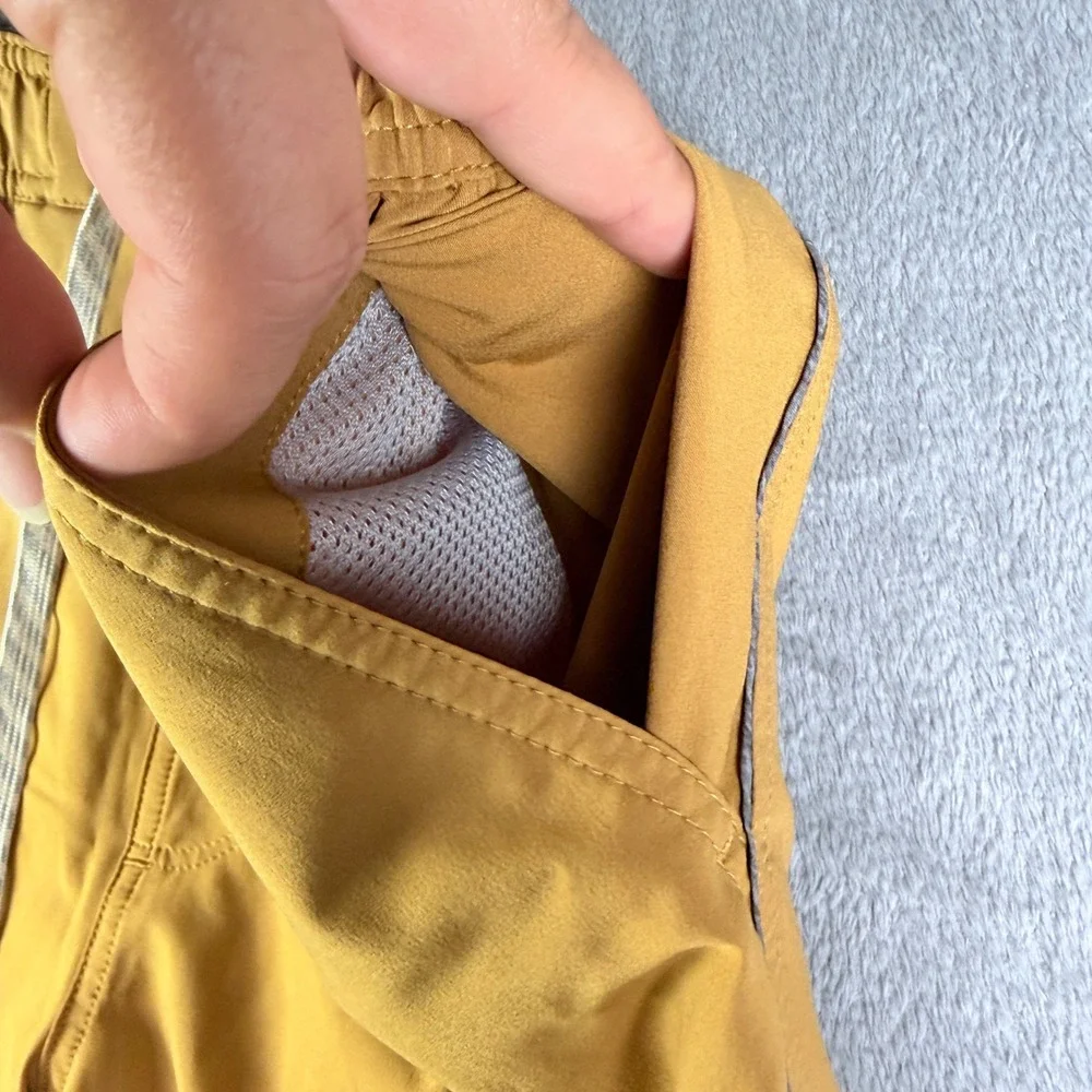 Vuori Kore Shorts Mens Mustard Yellow Ochre 7 Inch Inseam Lined Athletic Shorts